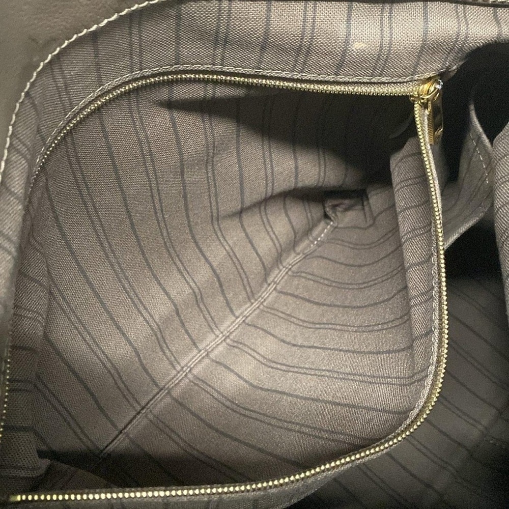 Authentic Louis Vuitton Artsy MM Terre Brown empreinte leather $3800 MSRP - Picture 11 of 14